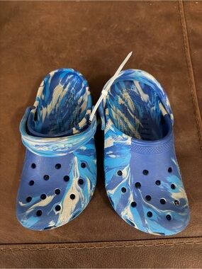 Crocs Classic Marbled Clogs Slip On Shoes Kids unisex Blue White J 2